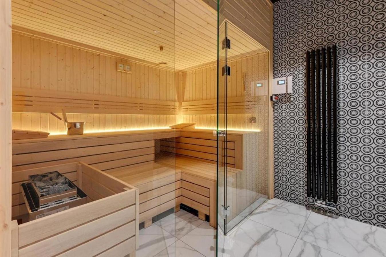 Apartment Jacuzzi Mirror By Downtown Gdansk